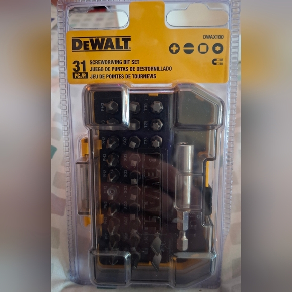 Dewalt Other - DEWALT 31-Piece Screwdriving Bit Set - Black and Yellow